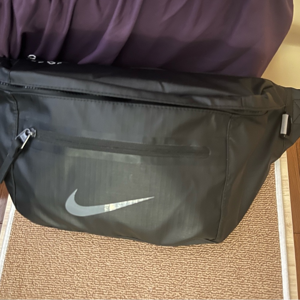 NWOT Nike Large Body bag, Bum Bag, Belt bag